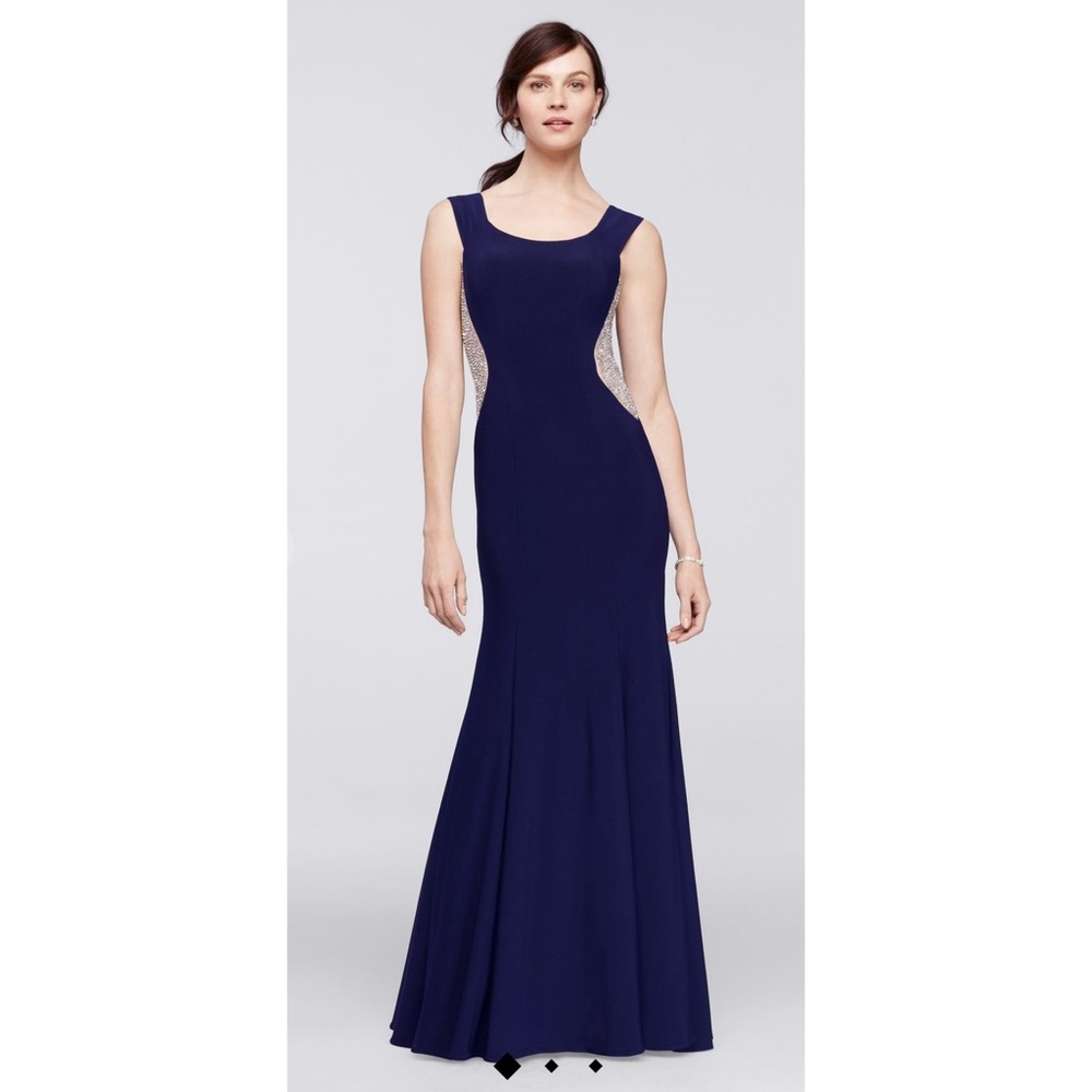 XSCAPE
illusion panel scoopneck long dress